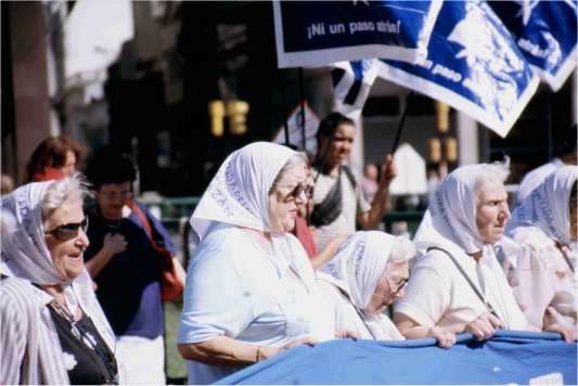 madri in Plaza de Mayo